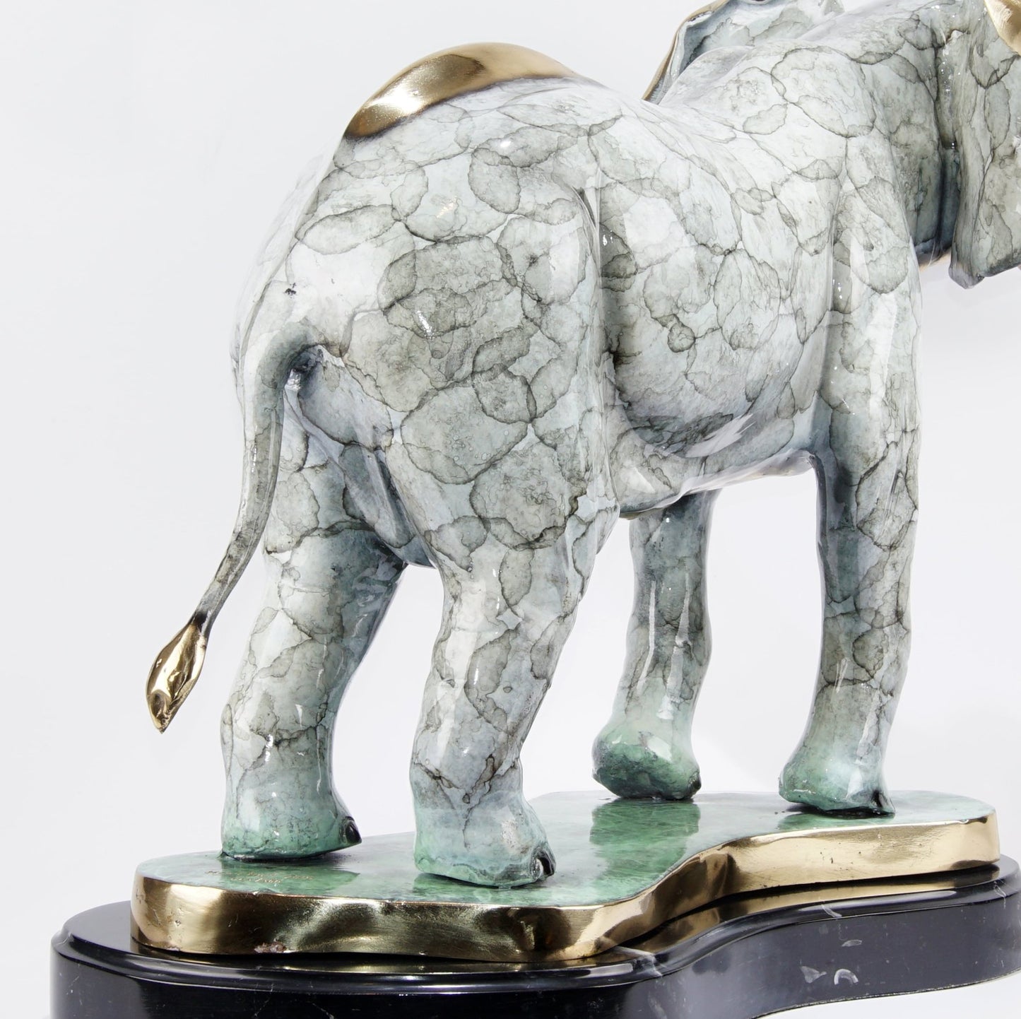 watercolor effect elephant - Bronze Sculpture Design - LEADER 益德 | 居家設計藝品・人文茶器・空間美學作品